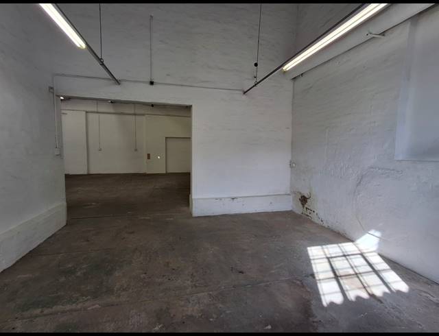 182M² WAREHOUSE TO LET IN ARCADIA
